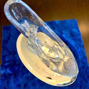 Glass Cinderella Slipper with mirror base